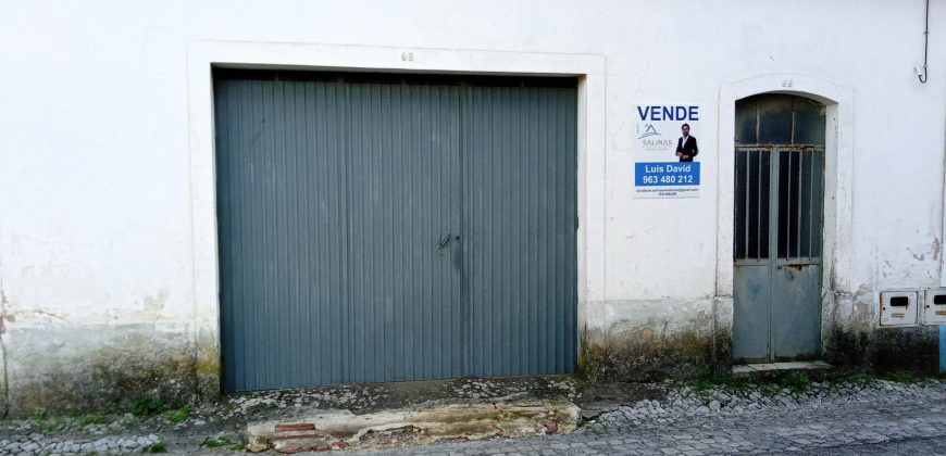 Armazém No Centro Da Cidade De Rio Maior_ Excelente Localização –  C/Afetação Arrecadação e Arrumos