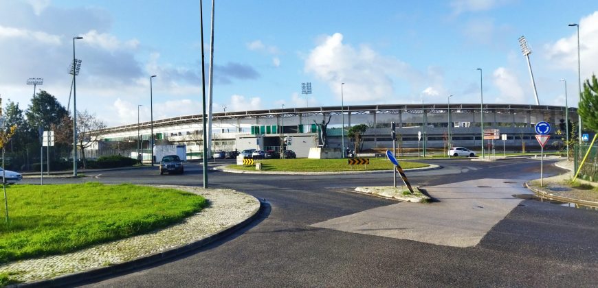 Lote Terreno Localizado Na Cidade De Rio Maior Junto Ao Estádio Municipal E a ESDRM
