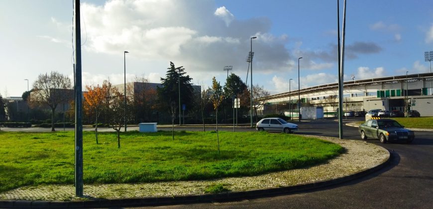 Lote Terreno Localizado Na Cidade De Rio Maior Junto Ao Estádio Municipal E a ESDRM