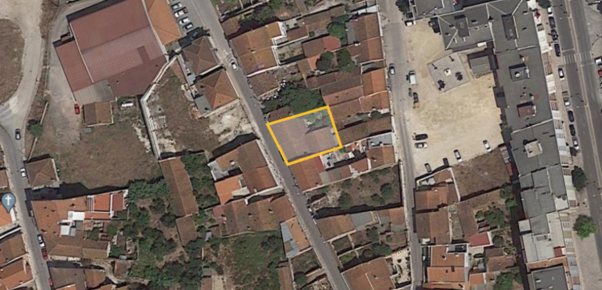 Armazém Amplo C/Afetação Arrecadação e Arrumos No Centro Da Cidade de Rio Maior
