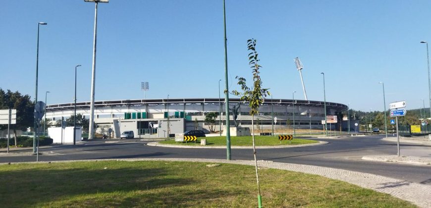 Lote Terreno Localizado Na Cidade De Rio Maior Junto Ao Estádio Municipal E a ESDRM