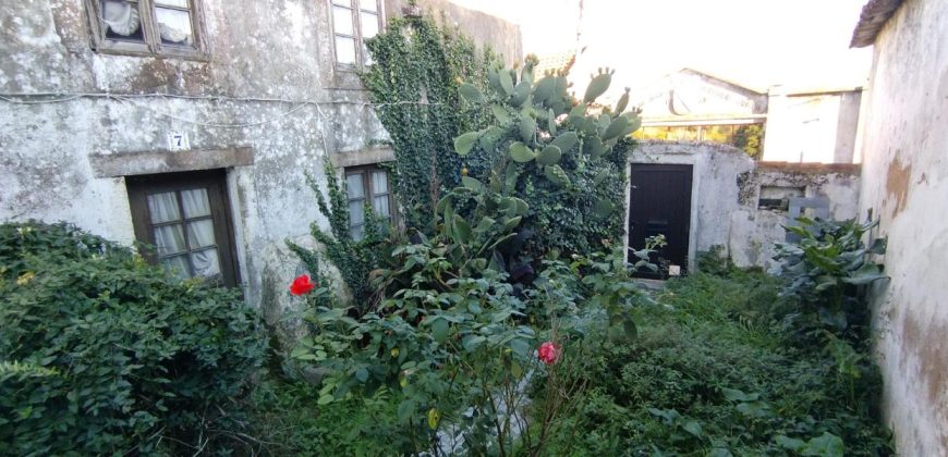 Moradia Rústica Para Reconstruir No Centro Da Aldeia De Vermelha_Cadaval