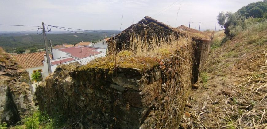 Moradia Rústica E Anexos P/Reabilitar Situada No Lugar De Casal da Velha – Rio Maior. Moradia Rústica E Anexos P/Reabilitar Situada No Lugar De Casal da Velha – Rio Maior.