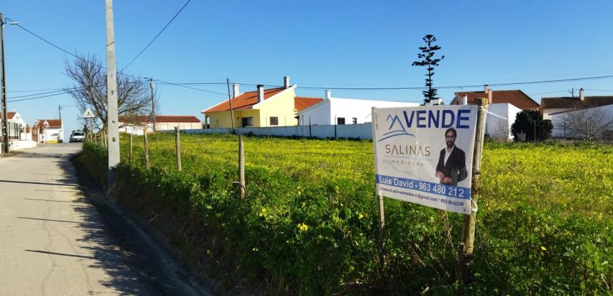 Lote de Terreno C/Viabilidade P/Construção de Moradias Com Max De 2 Pisos
