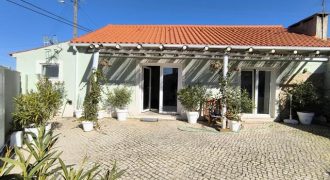 Moradia De  Estilo Rústico Localizada No Pacato Lugar De Casal Da Charneca_Almoster