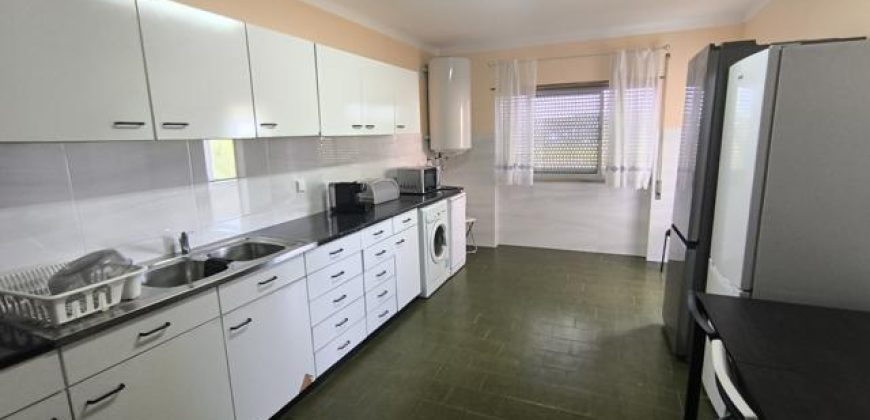 Apartamento T4 localizado na cidade de Rio Maior