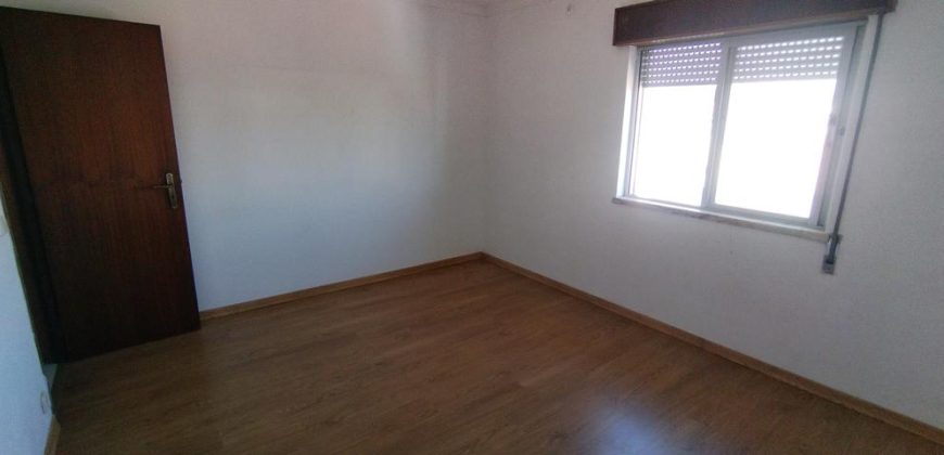 Apartamento T2 Na Cidade De Rio Maior