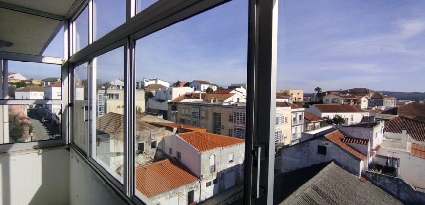 Apartamento T2 Na Cidade De Rio Maior